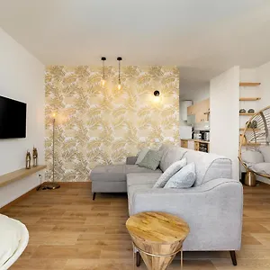  Apartamento Charming W/ Pool & Balcony In By Lovelystay