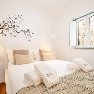 Galé Primeiro Apartamento Lisboa