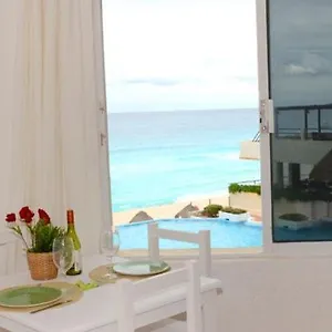 Cute, Kitchinette, Ocean Front Apartamento Cancún